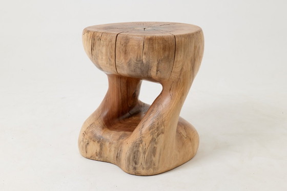 Image 1 of Tabouret/table d'appoint sculpturale, noyer sculpté, pièce unique, Logniture