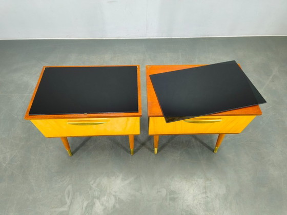 Image 1 of Coppia di comodini cechi di metà secolo con piano in vetro, anni '60