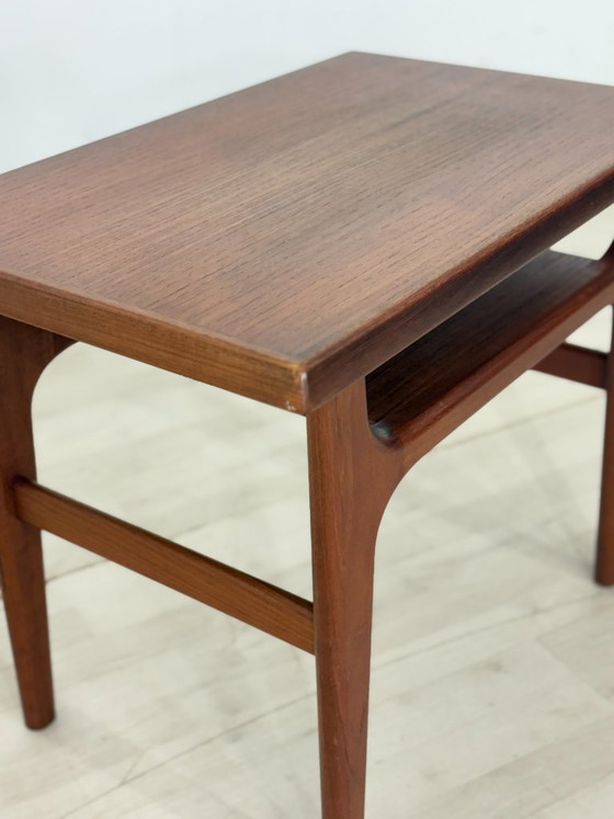 Table d'appoint danoise design milieu du siècle / Table basse en teck / Table d'appoint années 1960 / Table (photo 5 of 10)