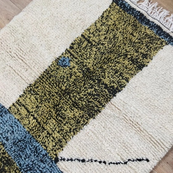 Image 1 of Tapis en laine fait main – Style moderne vert olive et bleu (150 × 113 cm)