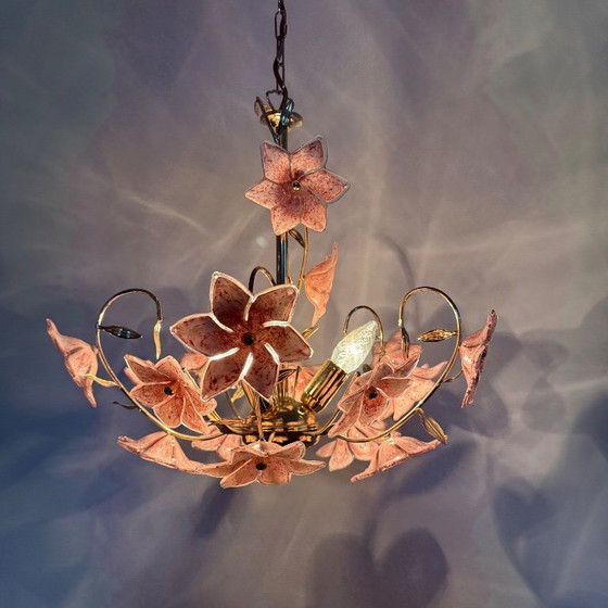 Murano rosa Glasblumen-Kronleuchter, 1970er Jahre, Metall (Foto 2 von 15)