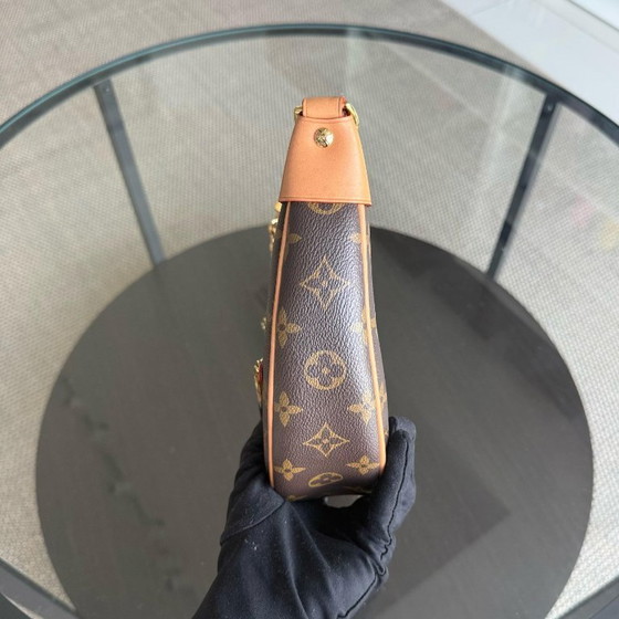 Image 1 of LOUISE VUITTON LOOP TAS MET MONOGRAM