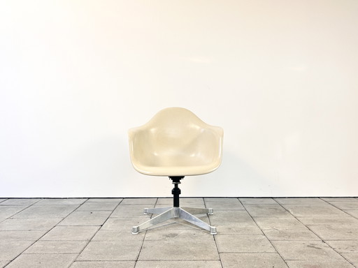 Silla Herman Miller DAT Fibra de Vidrio Herman Miller Milacron Años 60