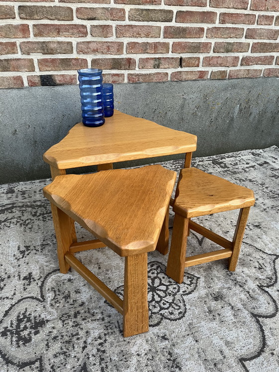 Image 1 of Mini set de tables gigognes en chêne clair vintage brutaliste