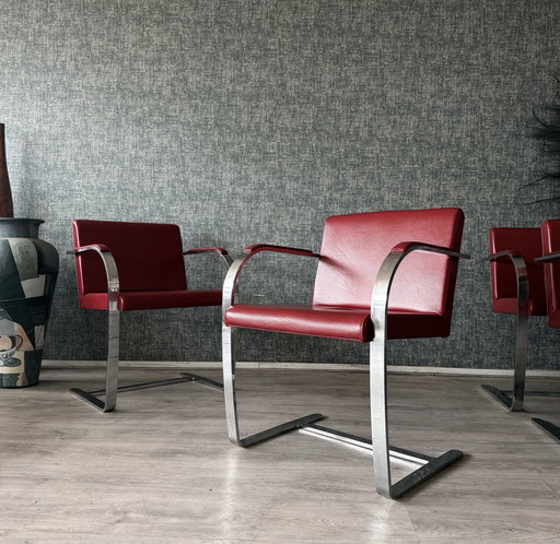 Ensemble de 4 fauteuils Brno vintage de Fasem en cuir rouge