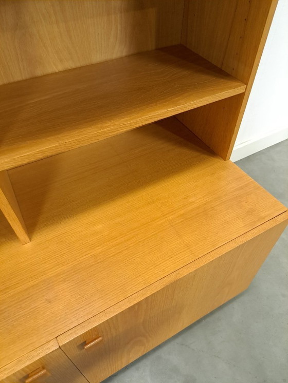 Image 1 of Hoge LP boekenkast met planken uit Zweden