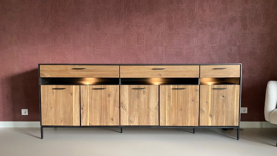 Credenza robusta in legno di acacia (240 cm) – Con illuminazione LED e ampio spazio – Credenze, Wood (photo 3 of 11)