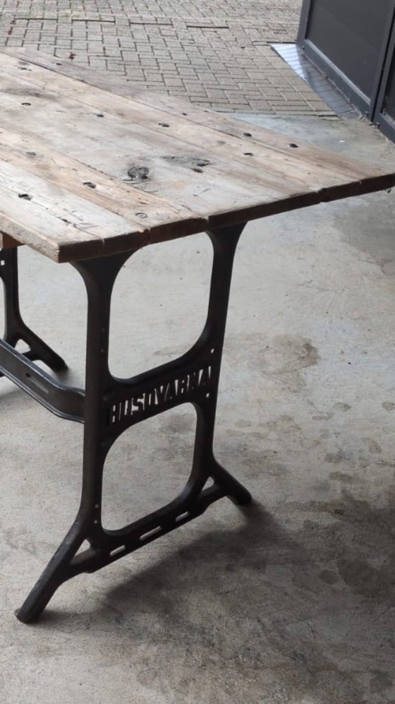 Image 1 of Tavolo vintage in ghisa Husqvarna