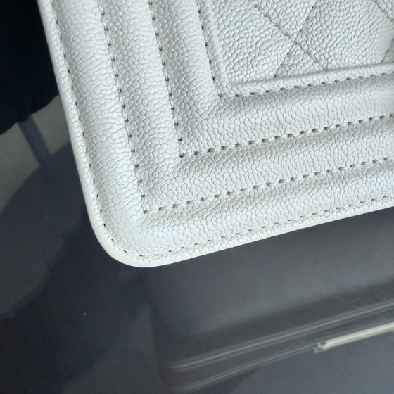 Image 1 of Chanel Boy Small - Pelle trapuntata color crema/bianco caviale con finiture dorate 27