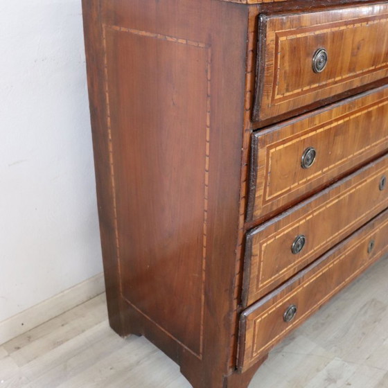 Image 1 of Antieke ladekast van ingelegd walnotenhout, Italië, 18e eeuw