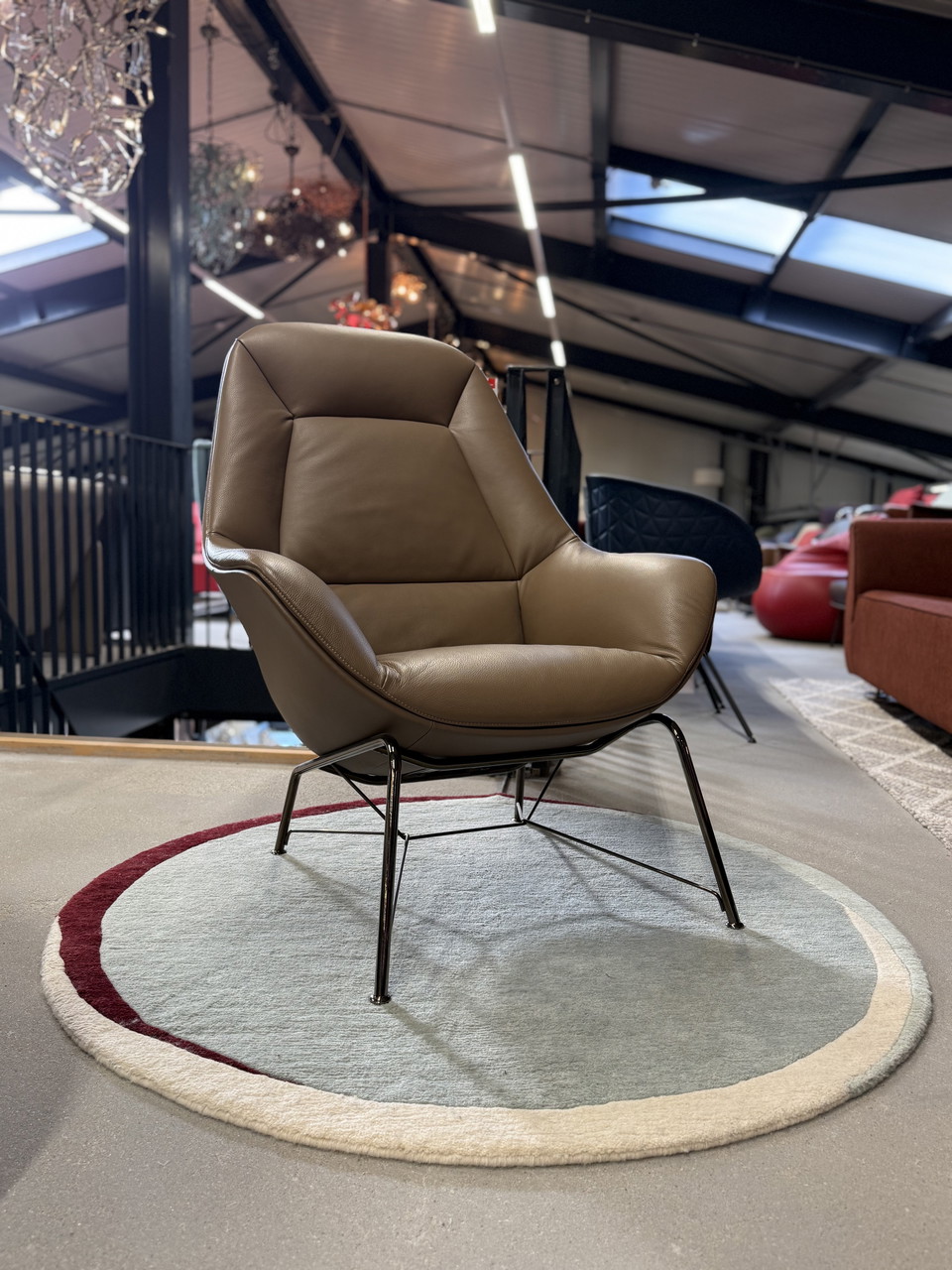 Poltrona lounge Prelude della Showmodel Jori Celia Mokka Read