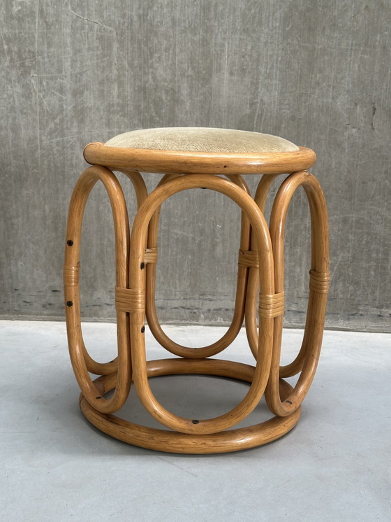 Image 1 of Tabouret vintage en rotin avec assise en velours
