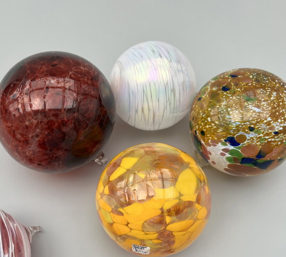 Image 1 of Lote de vidrio de estudio soplado a mano: bolas de vidrio, gotas y vog