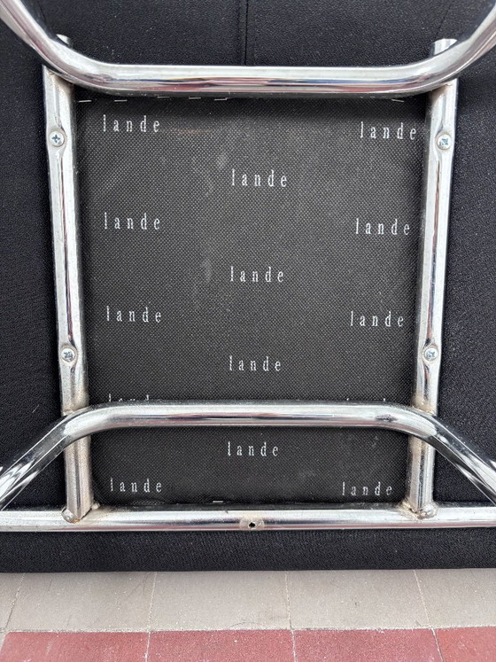 Image 1 of Silla de diseño Lande Hopper CE: asiento de tela texturizada negra y estructura cromada.