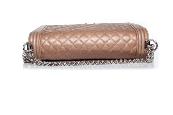 Image 1 of Chanel, große Boy Bag aus metallisch glänzendem Leder