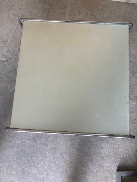 Image 1 of Pouf en cuir Harvink avec table en verre assortie