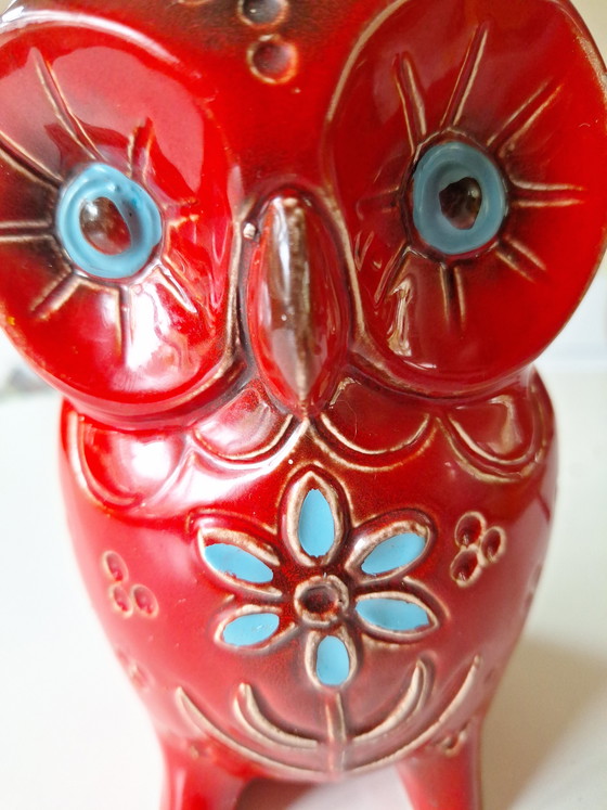 Image 1 of Hucha de cerámica con forma de búho, de Jema Holland.