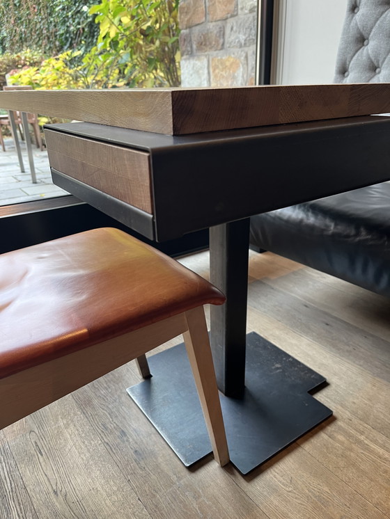 Image 1 of Eiken tafel met besteklades