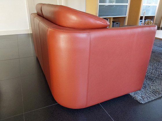 Image 1 of Leolux leren bank, 2 stuks, kleur terracotta
