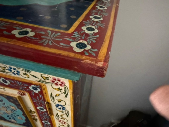 Image 1 of Armadio in legno dipinto a mano dall'India