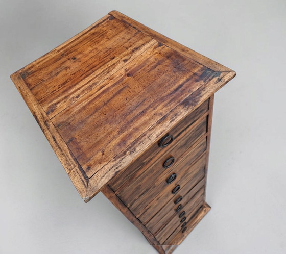 Antike Kommode, Apothekerschrank, Aktenschrank, charakteristische Altersspuren, 40x47x126cm – Kommoden, Metal (photo 5 of 5)