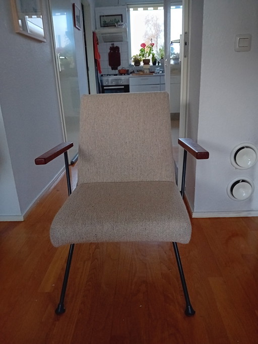 3 fauteuils et un tabouret du designer Cordemeyer de Gispen