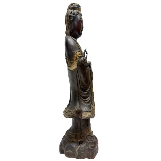 Guanyin (Avalokiteshvara) de pie – Estatua de madera con restos de dorado, período Qing – Esculturas, Wood (photo 3 of 9)