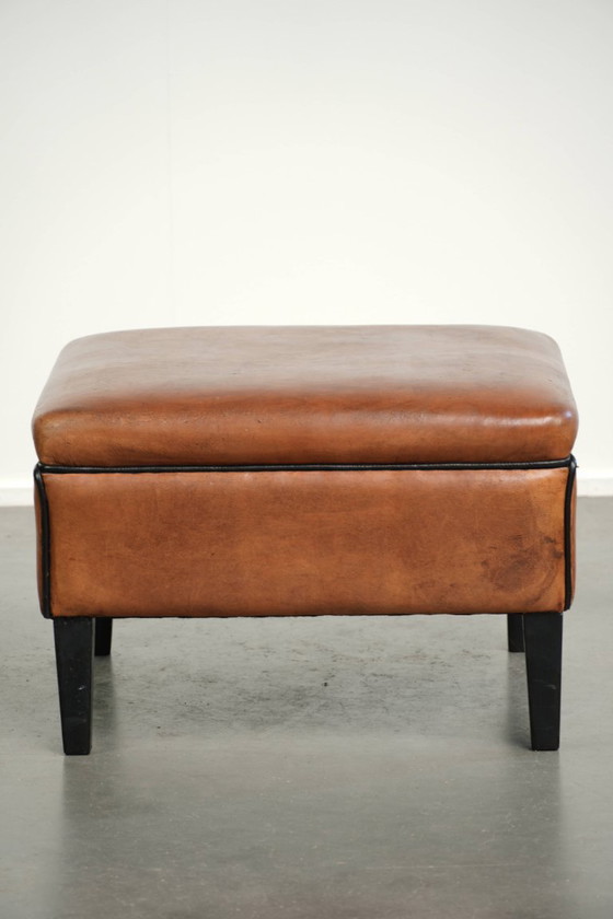 Versatile sheepskin leather footstool/pouf in a warm cognac color – Footstools & poufs, Klassiek (photo 3 of 10)
