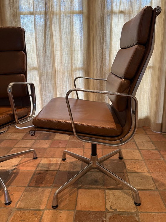 Image 1 of 4 x Vitra Soft Pad Stuhl EA212