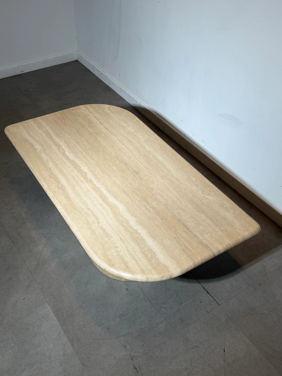 Mesa de centro de travertino con base de pedestal redondeada, Mesas de centro (foto 5 de 6)