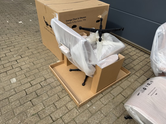 Image 1 of 2 poltrone lounge Vitra Eames XL originali con poggiapiedi, in pregiata pelle color cognac e palissandro Santos, NUOVE!!