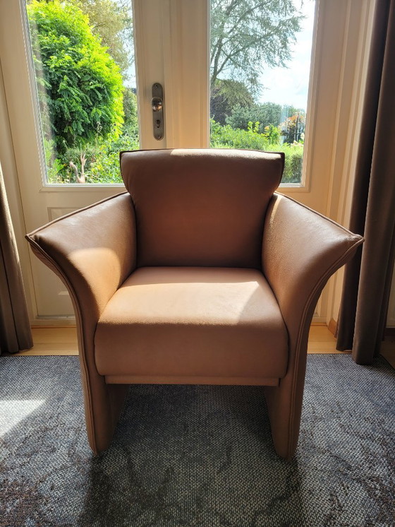 Image 1 of Bank met twee leren fauteuils