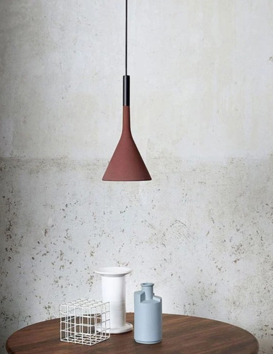 Foscarini Aplomb Lampe in Rosso Mattone / Ziegelrot – Pendelleuchten, Kunststoff, Stein (photo 2 of 10)