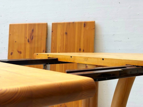 Image 1 of Mesa de comedor extensible fabricada en pino macizo por Dyrlund Denmark, década de 1980.