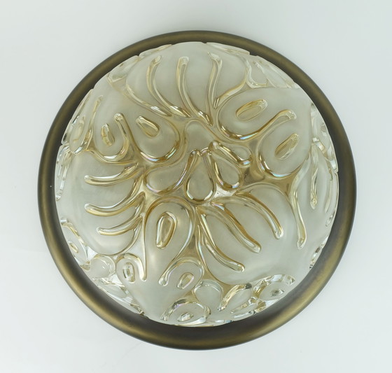 Image 1 of Bellissimo lampadario a soffitto di metà secolo, in vetro acidato, con decorazioni floreali in metallo, anni &#39;70