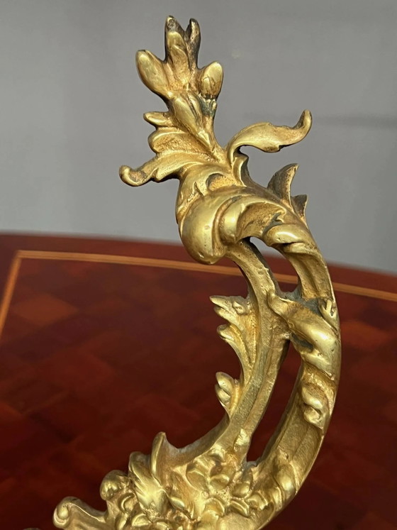 Massive, vergoldete Kaminverzierung aus Bronze im Rokokostil. – Dekorative Objekte, Rococo (photo 5 of 5)