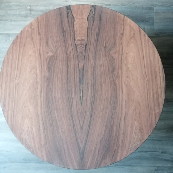 Image 1 of Table basse design vintage Midcentury en bois de teck rond. Fabriquée en Allemagne.