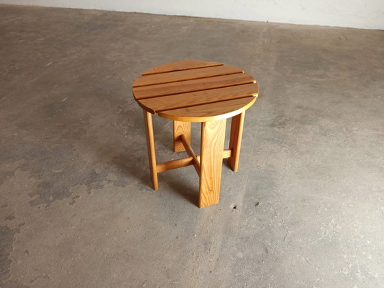 Vintage bijzettafel van grenenhout met latten – Wood (photo 2 of 11)