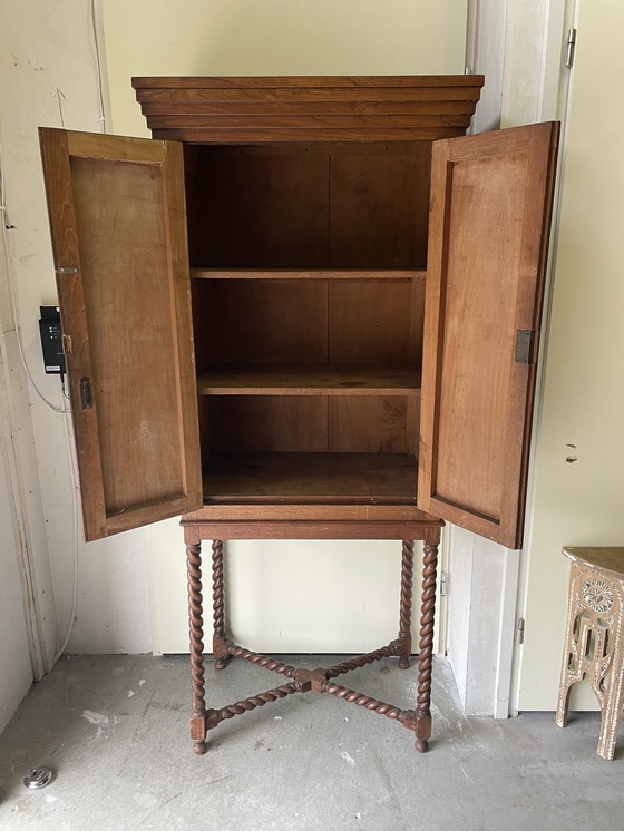 Image 1 of Smal antiek kabinet