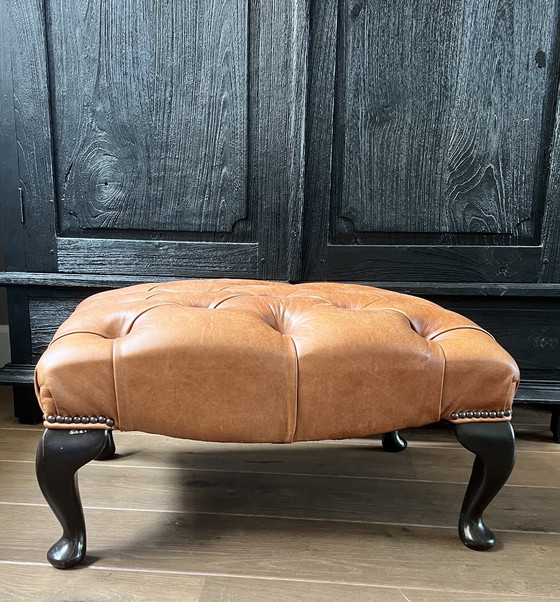 Image 1 of Chesterfield voeten kruk Queen Ann 
