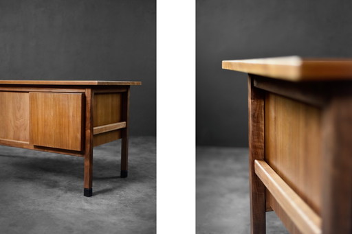 Großer dänischer Schreibtisch im Mid-Century-Stil aus braunem Teakholz, 1960er Jahre