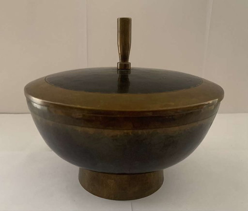 Scatola con coperchio Bonbonniere di Hans Przyrembel, Marianne Brandt, Alfred Lipovec, Bauhaus, ottone