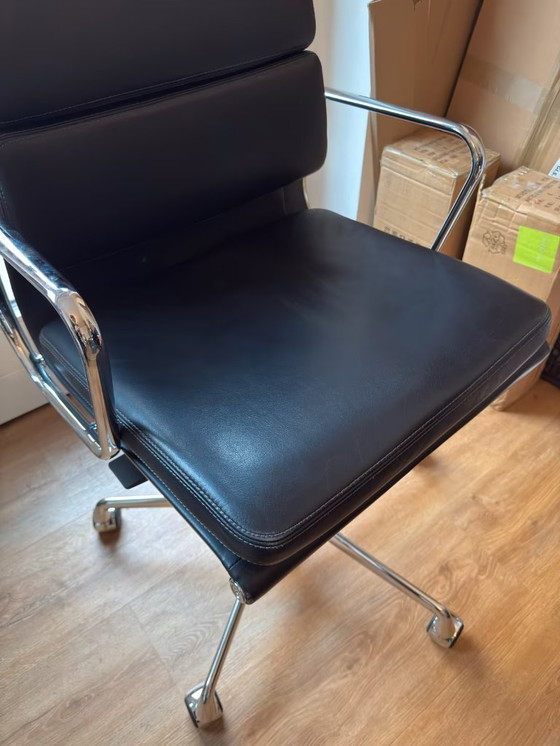 Image 1 of VITRA EA 219 Softpad lederen zwarte aluminium stoel bureaustoel draaistoel
