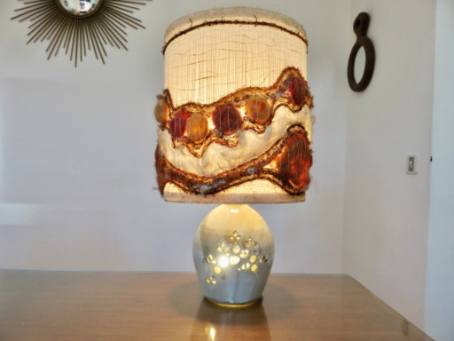 Durchbrochene Keramiklampe mit doppelter Beleuchtung, monogrammiert und datiert, Frankreich