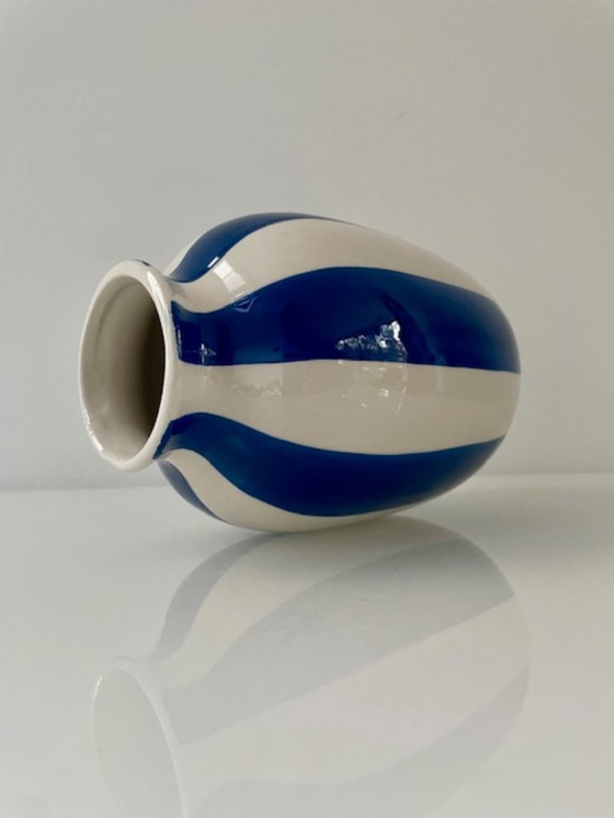 Image 1 of Keramieken vaas met handgeschilderde blauwe strepen