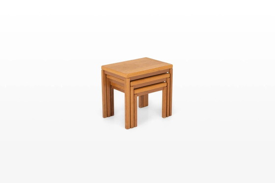 Vintage oak nesting tables by Van Den Berghe Pauvers, 1970s, set of 3 – Side tables, Wood, Mid Century Modern (photo 3 of 10)