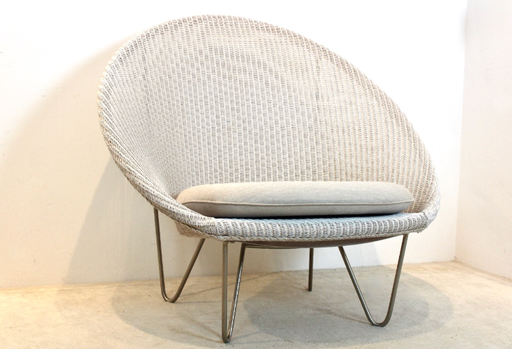 Sillón Lloyd Loom en blanco y gris
