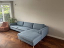 Divano a 4 posti Bolia Scandinavia con chaise longue a destra – Blu pietra