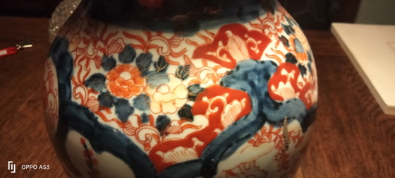 Japanische Imari Vase blau/rot. Handbemalt. Höhe 30 cm. Oberer Durchmesser 12 cm – Vasen, Ceramic, Porcelain (photo 2 of 5)