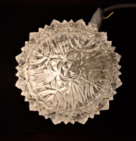 Image 1 of Plafonnier vintage J. années 60/70 en cristal épais, motif géométrique en losanges